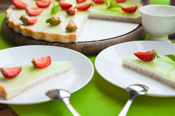 Fitness oatmeal tart with strawberry 