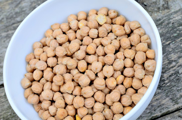 Chickpeas in a ceramic bowl