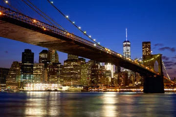 Brooklyn Bridge in New York City Manhattan in de schemering © Oleksandr Dibrova