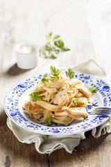 Pasta with chicken, cream and bell pepper