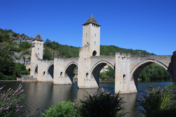 Fototapeta na wymiar Pont fortifié