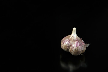 Ripe mature garlic of a new crop(lat. Állium satívum)
