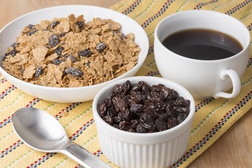 Bran cereal with raisins 