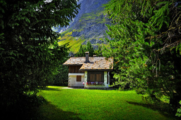 Fototapeta na wymiar small house in alpine resort in Rhemes Notre Dame, Italy