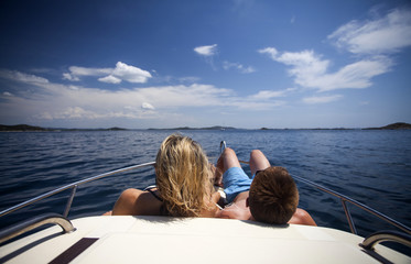 Fototapeta premium Man and woman on a sailing boat
