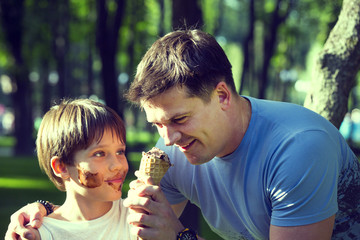 boy and dad eating ice cream