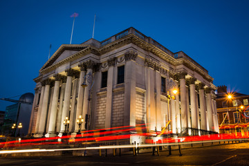 Obraz premium City Hall Popołudnie Długa ekspozycja Smugi światła Architektura Dublin Irlandia