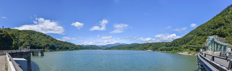 Fototapeta na wymiar 大倉湖パノラマ風景