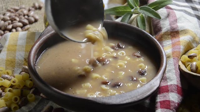Pasta e fagioli &Zeta;&upsilon;&mu;&alpha;&rho;&iota;&kappa;ά &kappa;&alpha;&iota; &phi;&alpha;&sigma;ό&lambda;&iota;&alpha; 파스타 에 파지올리 Pasta e faxołi باستا الحبوب Cucina italiana Italian cuisine 이탈리아 요리 مطبخ إيطالي Italienische K&uuml;che Kuchnia włoska