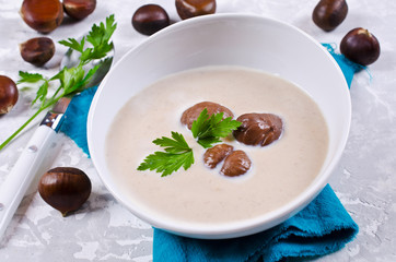 Cream soup of pureed chestnuts