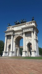 Fototapeta na wymiar Arco della pace - milano