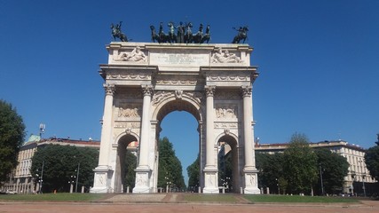 Fototapeta na wymiar Arco della pace, milano