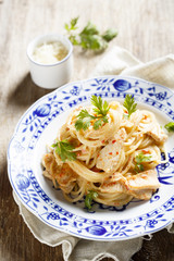 Pasta with chicken, cream and bell pepper