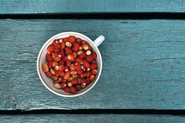 Strawberries in a circle on a blue wooden background