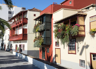 Fototapeta na wymiar Balkonhaus in Santa Cruz de La Palma