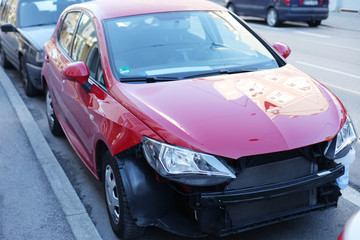 Obraz na płótnie Canvas Verkehrsschaden eines Personenfahrzeuges 