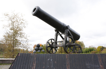 Gun on pedestal in Petrozavodsk, Russia