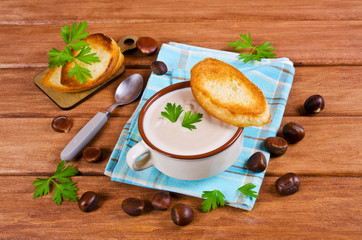 Cream soup of pureed chestnuts
