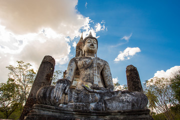 Obraz premium Ancient pagoda Buddha old at Sukhothai Historical Park,Ruins temple in ancient of beautiful Sukhothai historical park,Thailand