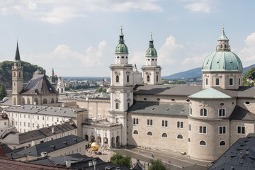 Obraz premium Panorama Salzburga - widok na kościół