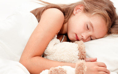 Obraz na płótnie Canvas Adorable little girl sleeping with toy