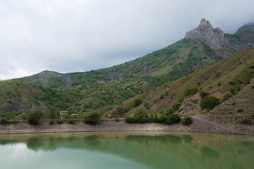 Fototapeta premium green lake at foot of mountains in Zelenogorie, Crimea
