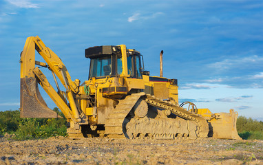 yellow bulldozer caterpillar    © Jacques Durocher