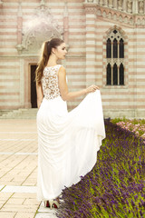 Obraz premium Brunette beauty in wedding white apparel