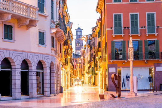 Fototapeta Night view on Giuseppe Mazzini famous commercial street with Lamberty tower in Verona city.