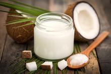 huile de noix de coco pour baume pour les lèvres