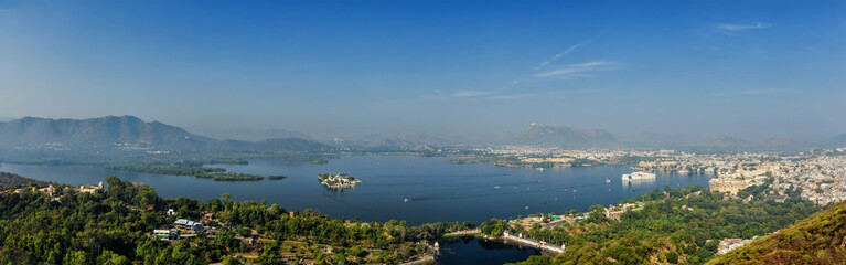 Fototapeta na wymiar Aerial panorama of Lake Pichola with Lake Palace (Jag Niwas) and