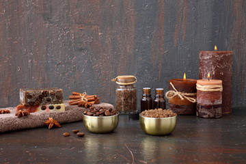 aromaterapia e trattamento del corpo al profumo di caffe'  su sfondo grigio