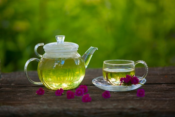 Obraz na płótnie Canvas green tea in beautiful cup