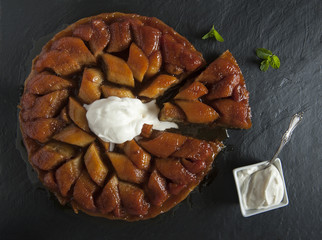 Banana rum tarte tatin