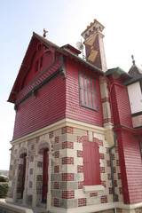 Fototapeta na wymiar Villers sur ville, la maison rouge avec des briques