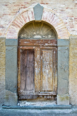 Fototapeta na wymiar ancient wooden door of historic building