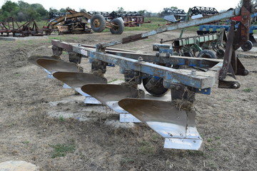 Trailer Hitch for tractors and combines