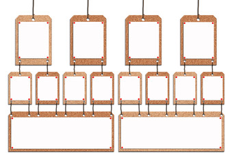 コルクボードに貼り付けた白紙