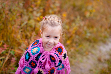 girl smiling in the autumn field