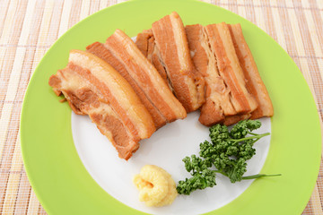 沖縄伝統料理の三枚肉