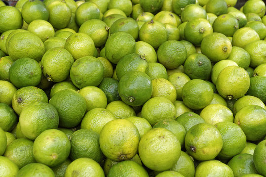 a heap of fresh limes