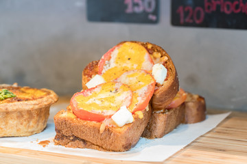 Warm bread tomatoes, cream cheese
