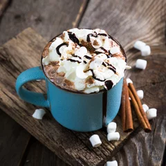 Photo sur Plexiglas Chocolat chocolat chaud avec chantilly et cannelle
