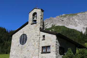 Fototapeta na wymiar Alte Steinkirche, Bergkirche von Malbun