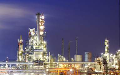 Obraz na płótnie Canvas oil refinery industry plant along twilight morning