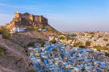 Blue city and Mehrangarh fort on the hill in Jodhpur, Rajasthan, India.. - obrazy, fototapety, plakaty