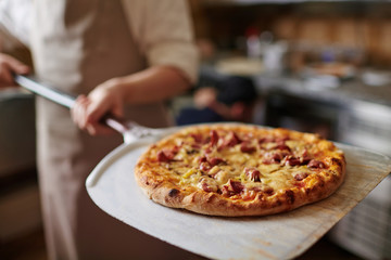 Cooked pizza © pressmaster