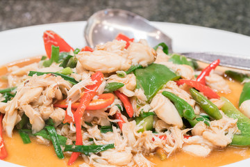 Crab meat stir fried with spicy herbs
