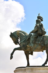 Fototapeta premium The equestrian statue of the king on the National Monument in Rome, Italy.