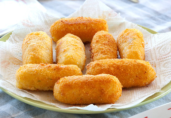 Potato croquettes fried with mozzarella cheese